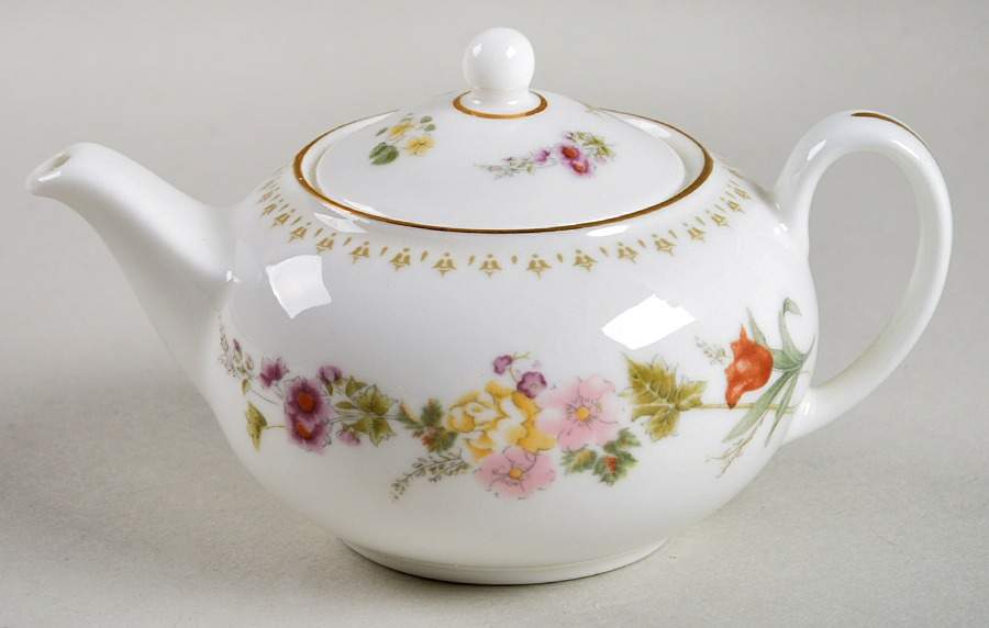 Mirabelle Miniature Teapot & Lid by Wedgwood-1