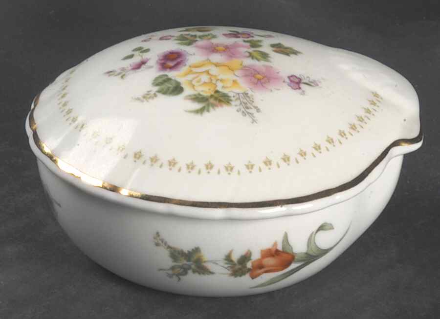 Mirabelle Shell Shaped Box with Lid by Wedgwood-1