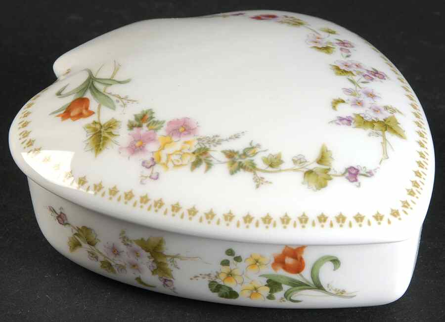 Mirabelle Box-Spade Shape/With Lid-Large by Wedgwood-1