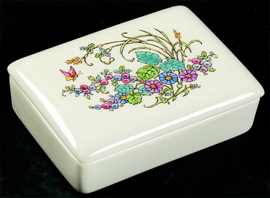 Montreal Cigarette Box & Lid by Wedgwood-1