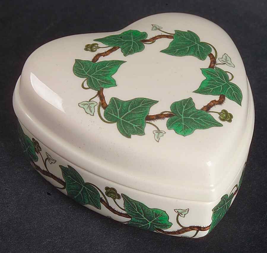 Napoleon Ivy Green (Queen's Ware) Heart Shape Box & Lid by Wedgwood-1