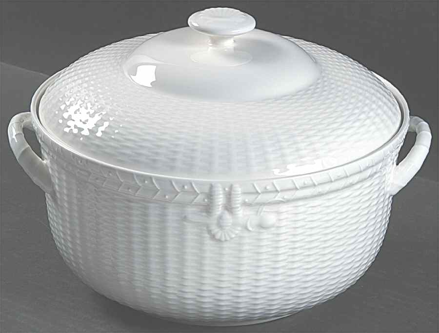 Nantucket 3.75 Quart Round Covered Casserole by Wedgwood-1