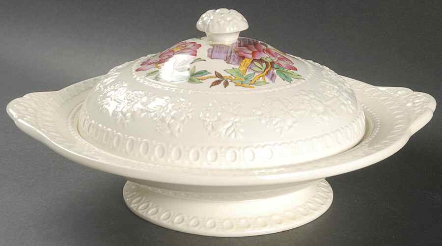 Nankin Wellesley Round Covered Vegetable by Wedgwood-1