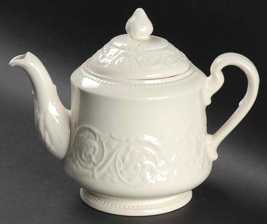 Patrician (Old, 1927-1986) Teapot & Lid by Wedgwood-1