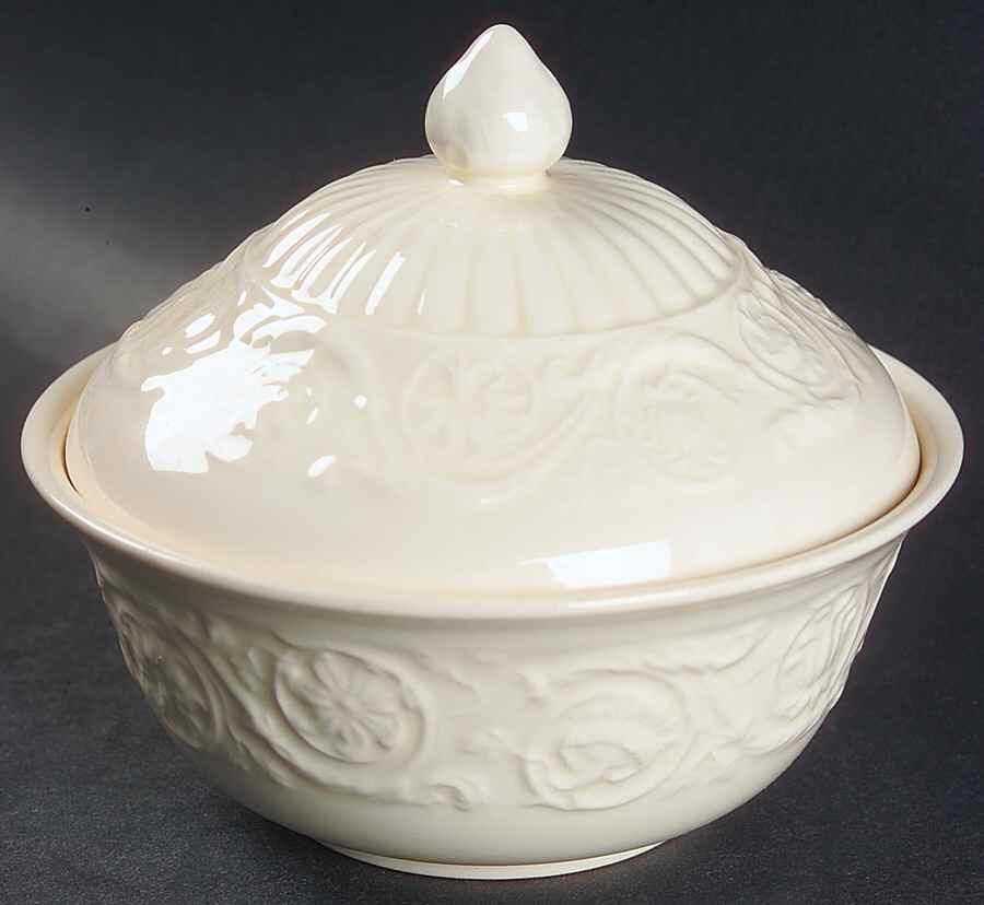 Patrician (Old, 1927-1986) Candy Box & Lid by Wedgwood-1