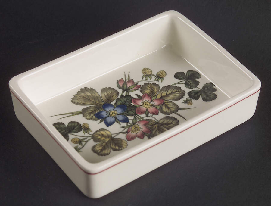 Pembroke Cigarette Box No Lid by Wedgwood-1