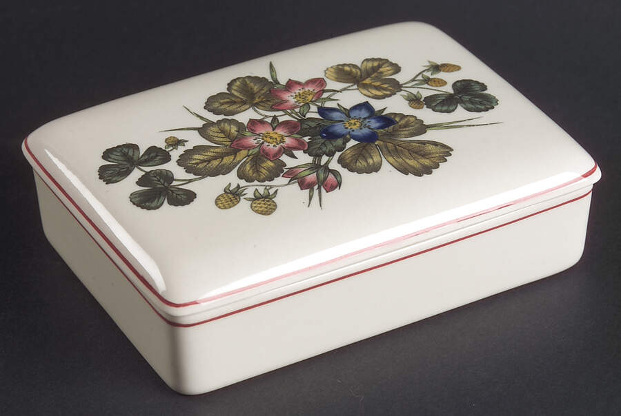 Pembroke Cigarette Box & Lid by Wedgwood-1