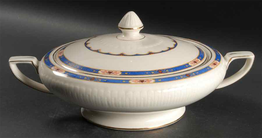 Pembroke Round Covered Vegetable by Wedgwood-1