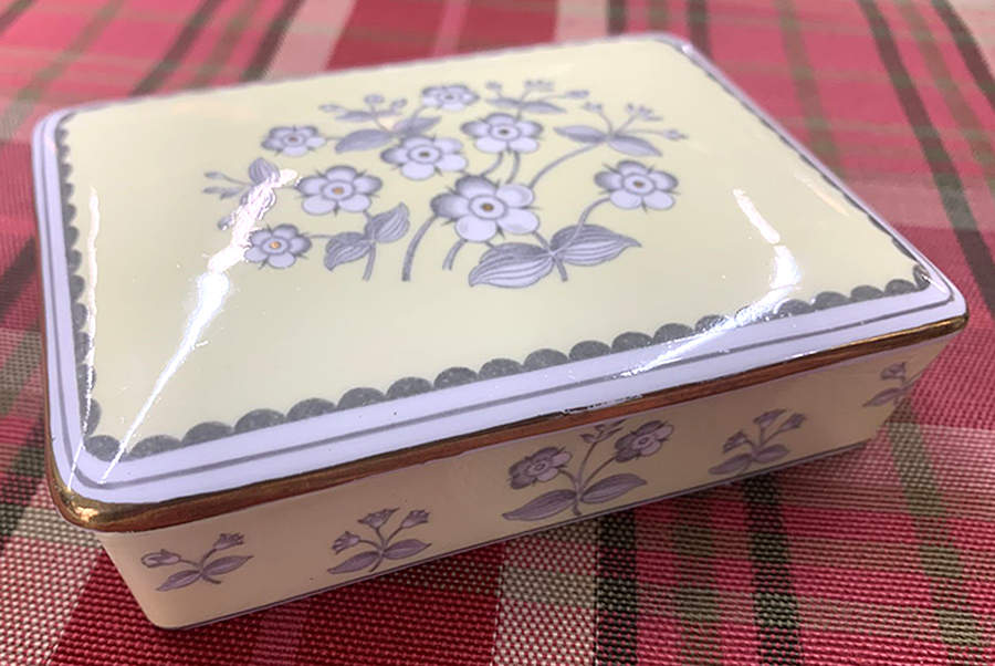 Pimpernel Yellow (Gold Trim) Cigarette Box & Lid by Wedgwood-1