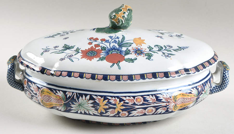 Poterat Oval Covered Vegetable by Wedgwood-1