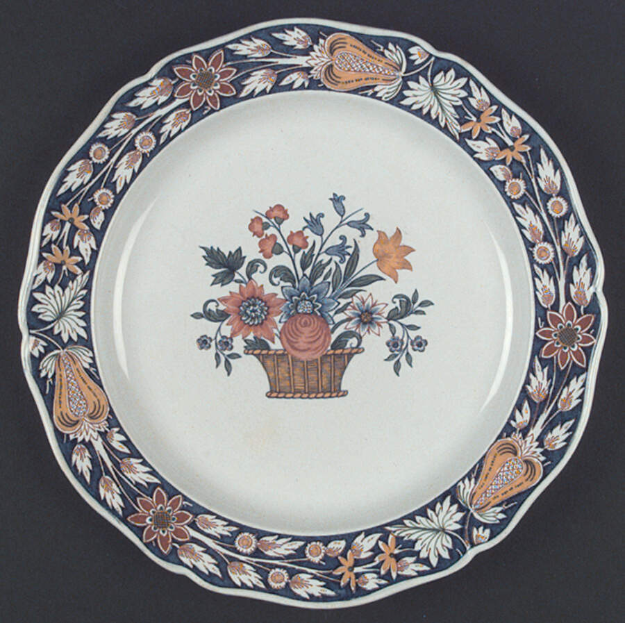 Poterat Luncheon Plate by Wedgwood-1