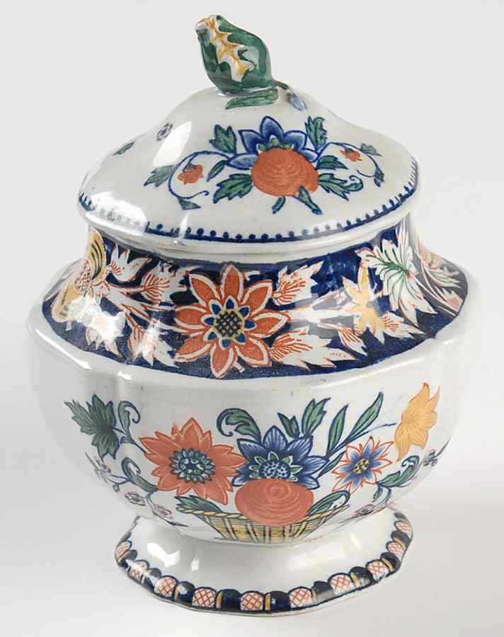 Poterat Sugar Bowl & Lid by Wedgwood-1