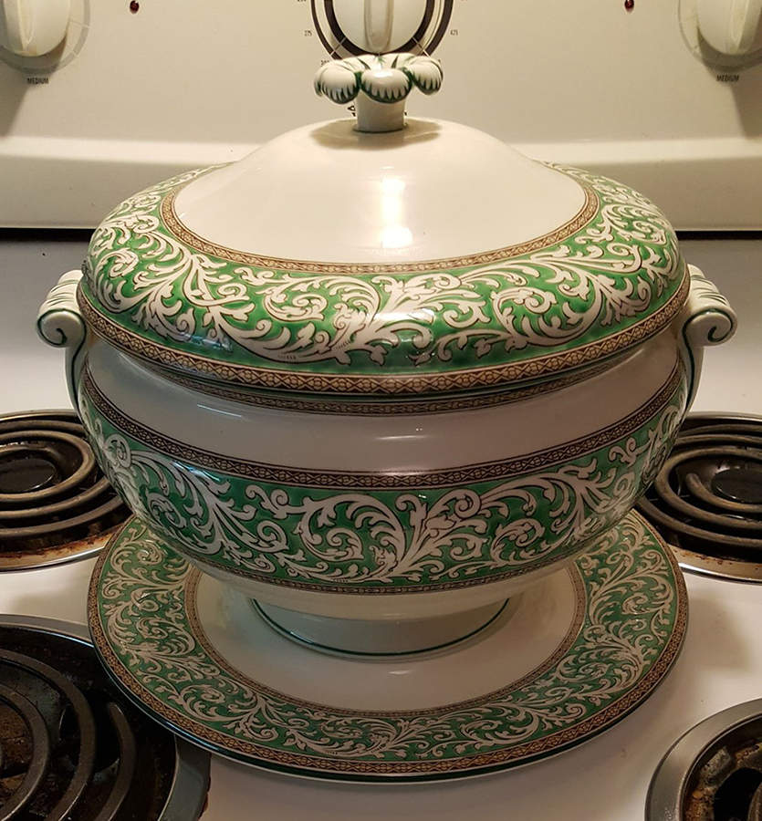 Praze Green (No Floral Center) Tureen & Lid w/Underplate by Wedgwood-1