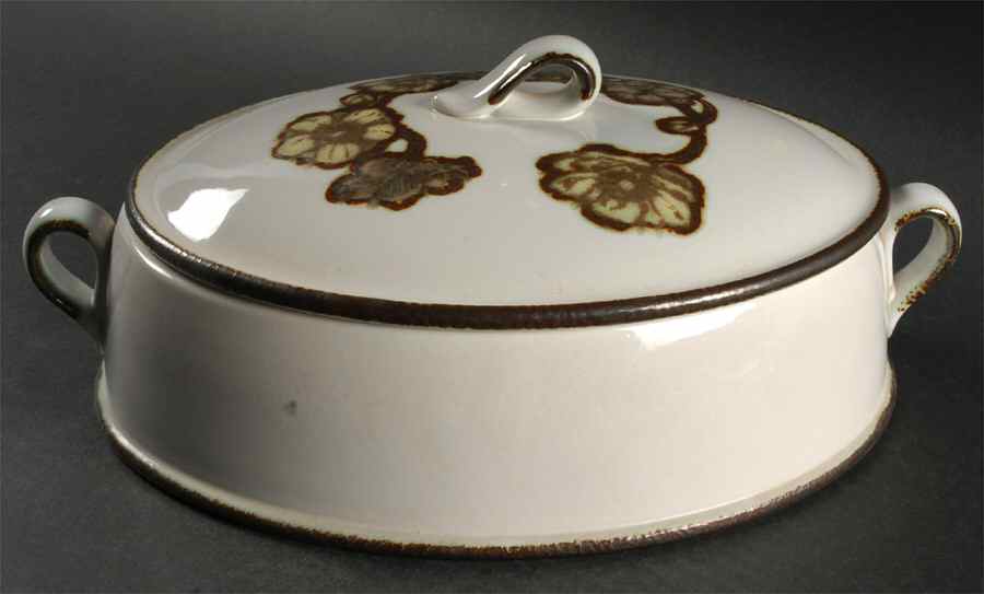 Primrose 2 Quart Oval Covered Casserole by Wedgwood-1