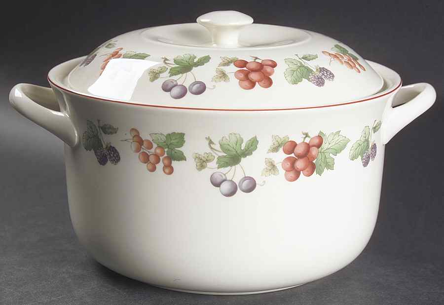 Provence Queensware 3 Quart Round Covered Casserole by Wedgwood-1