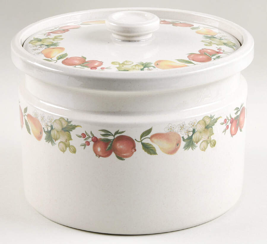 Quince 3.5 Quart Round Covered Casserole by Wedgwood-1