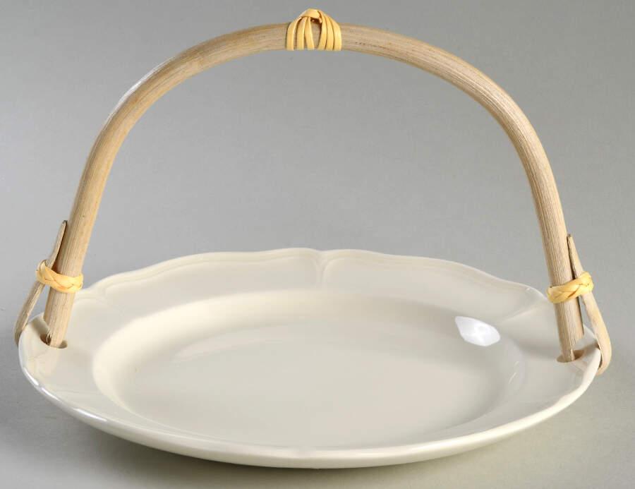 Queen's Plain 5 3/8"-5 5/8" Bamboo Handled Serving Plate  HC by Wedgwood-1
