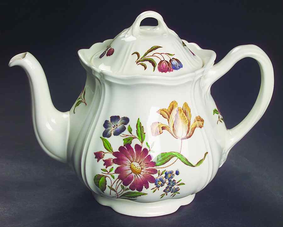 Queens Sprays Teapot & Lid by Wedgwood-1