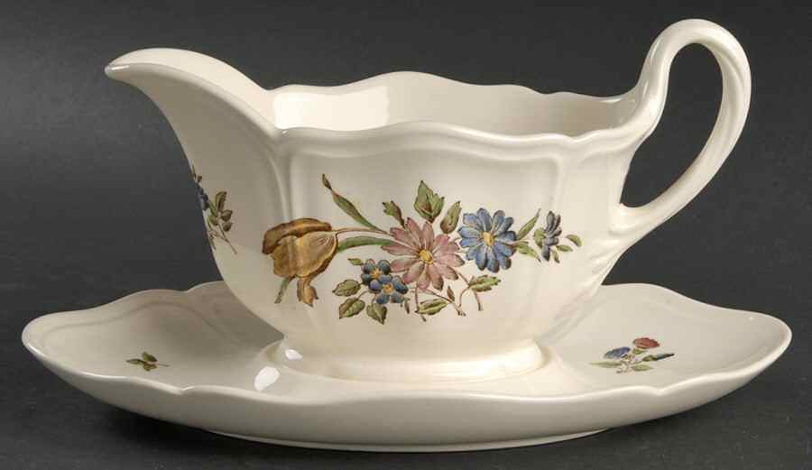 Queens Sprays Gravy Boat with Attached Underplate by Wedgwood-1