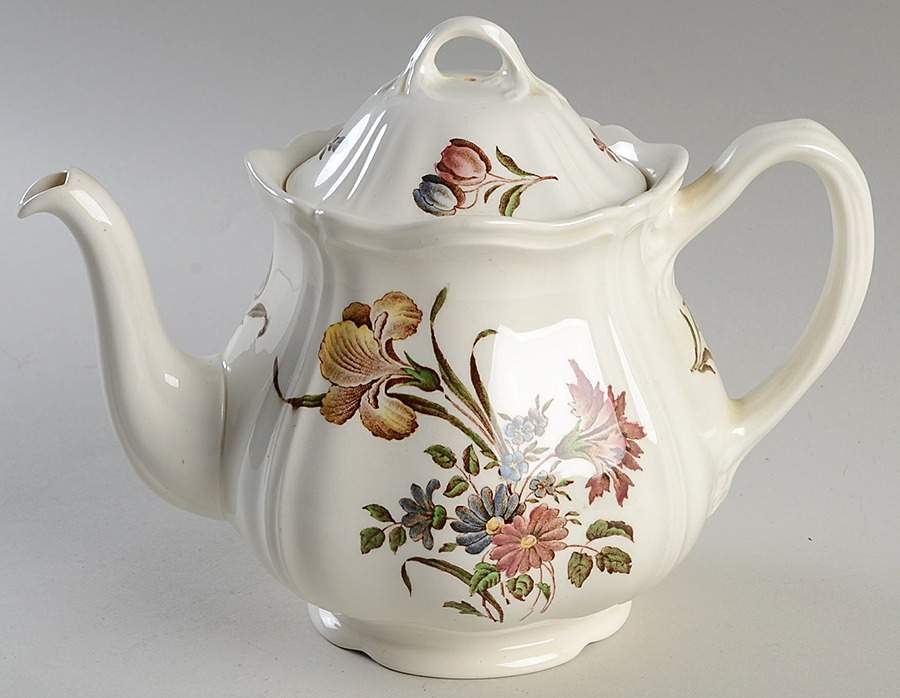 Queens Sprays Teapot & Lid by Wedgwood-1