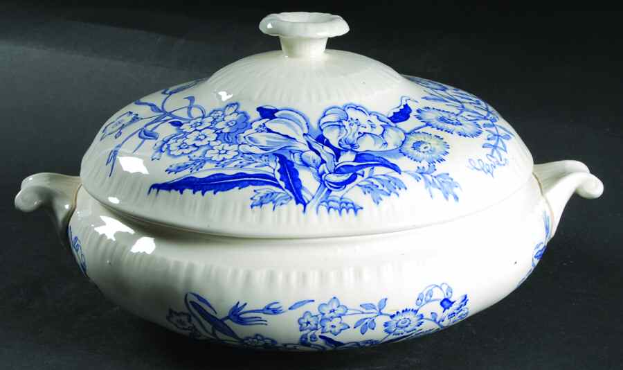 Ranunculus Blue Round Covered Vegetable by Wedgwood-1