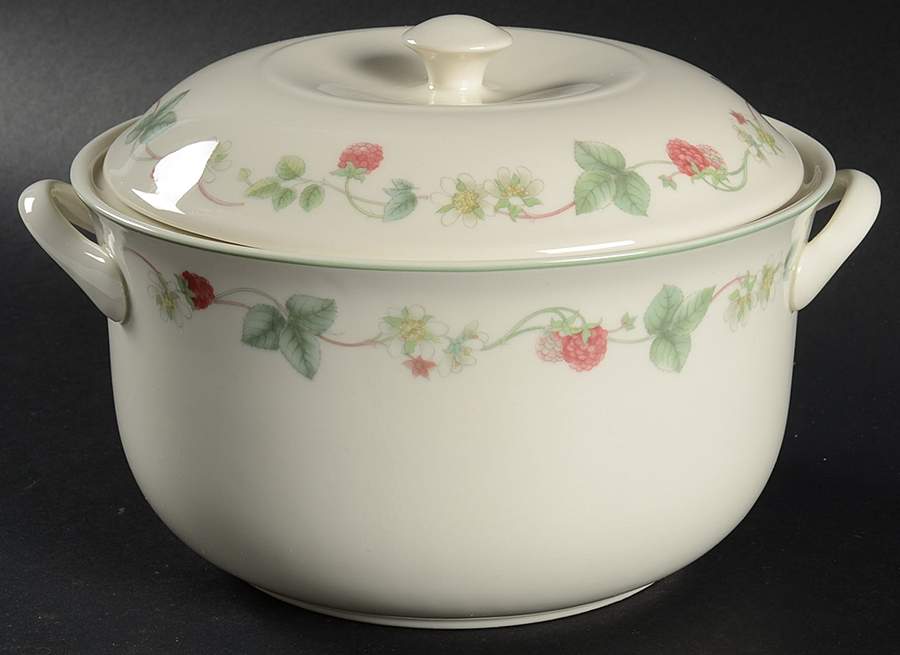 Raspberry 2 Qt Round Covered Casserole by Wedgwood-1