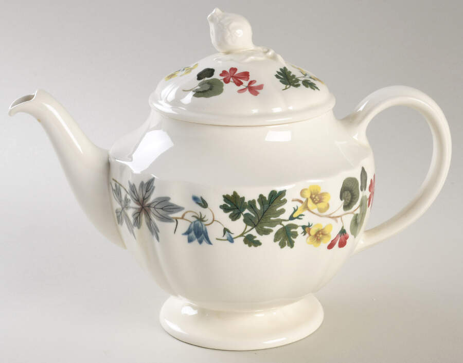 Richmond Teapot & Lid by Wedgwood-1