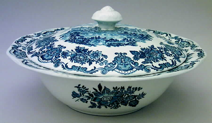 Royal Homes of Britain Blue Round Covered Vegetable by Wedgwood-1