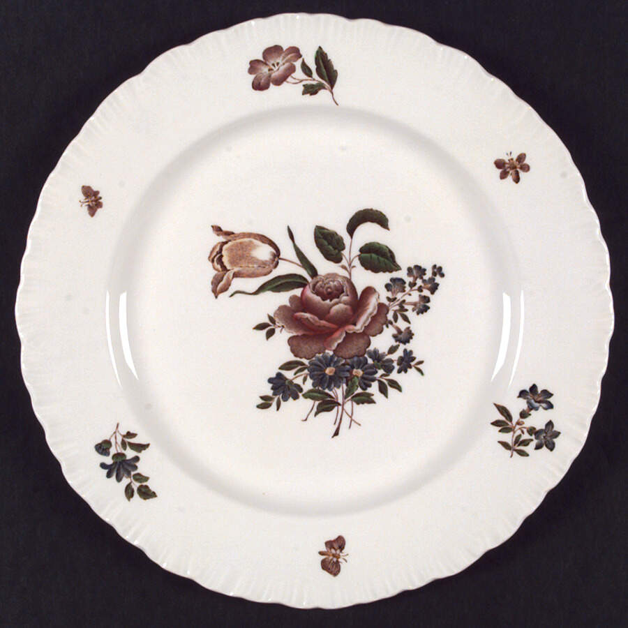 Robert Sprays Dinner Plate by Wedgwood-1