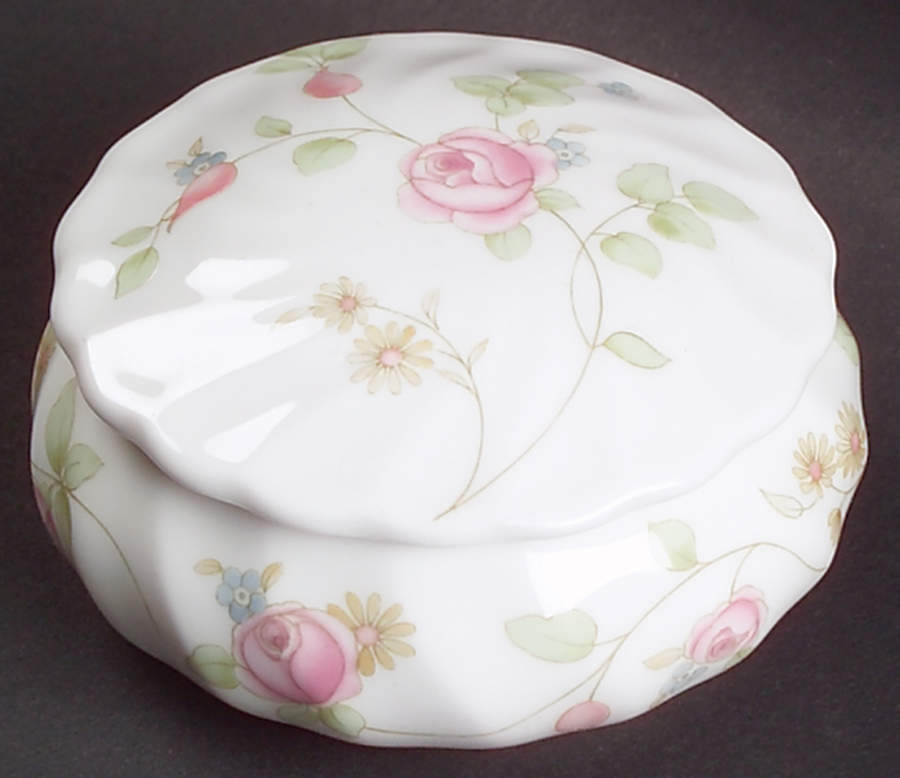 Rosehip Trinket Box & Lid by Wedgwood-1