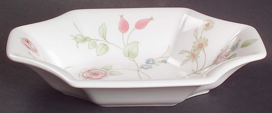 Rosehip Scalloped Tray by Wedgwood-1