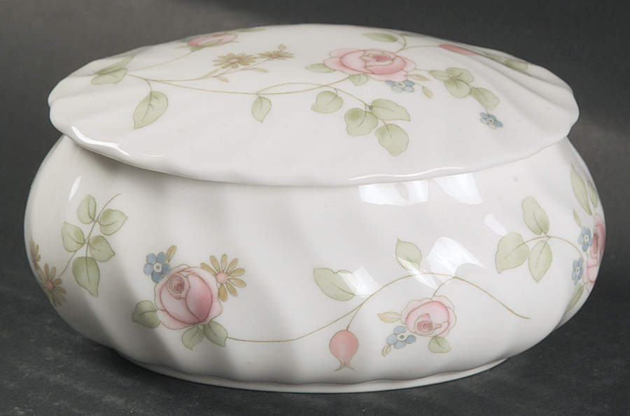Rosehip Oval Box & Lid by Wedgwood-1