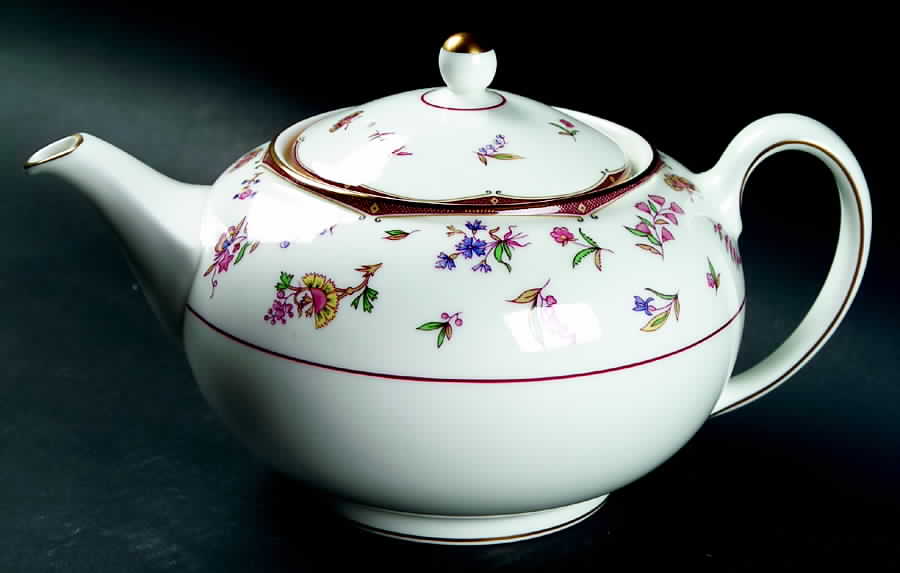 Rouen (Gold Trim) Teapot & Lid by Wedgwood-1