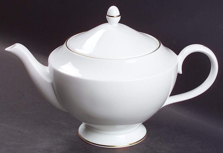 Signet Gold Teapot & Lid by Wedgwood-1