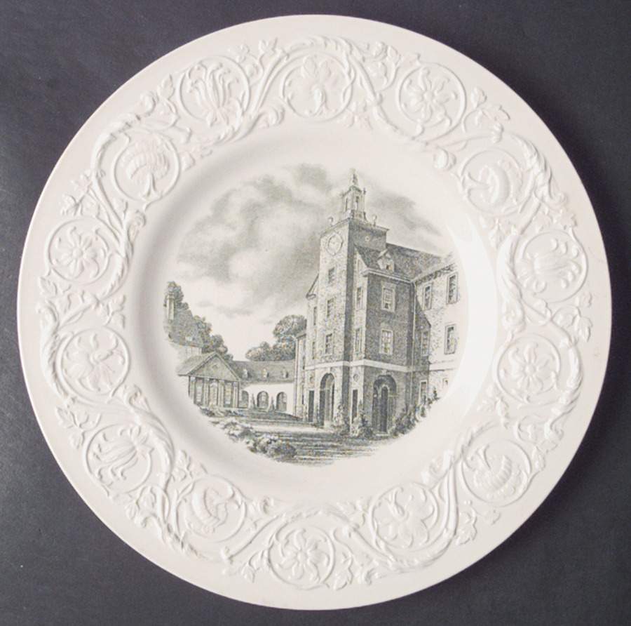 Smith College Green Dinner Plate by Wedgwood-1
