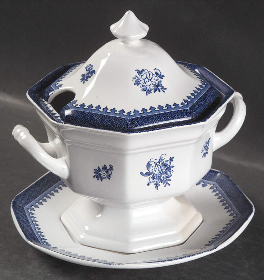 Springfield Sauce Boat & Lid with Underplate by Wedgwood-1