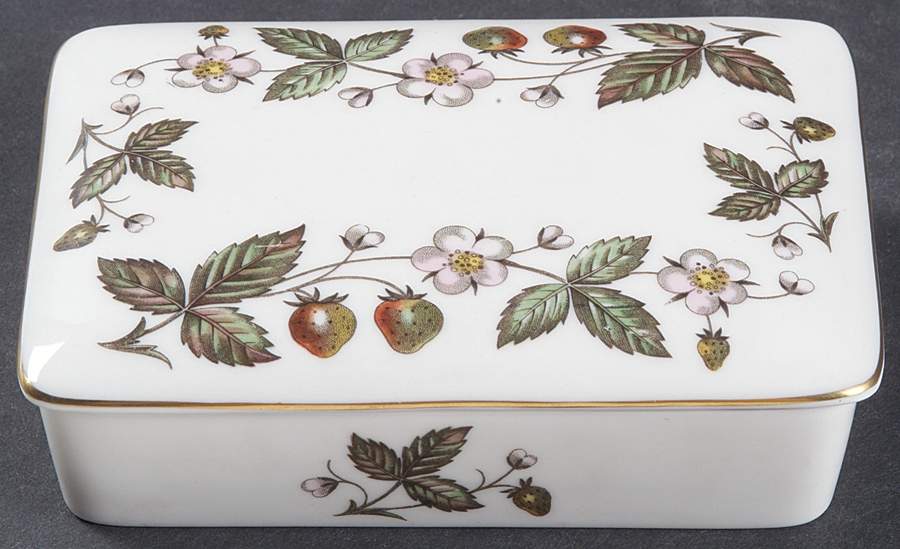 Strawberry Hill Cigarette Box & Lid by Wedgwood-1