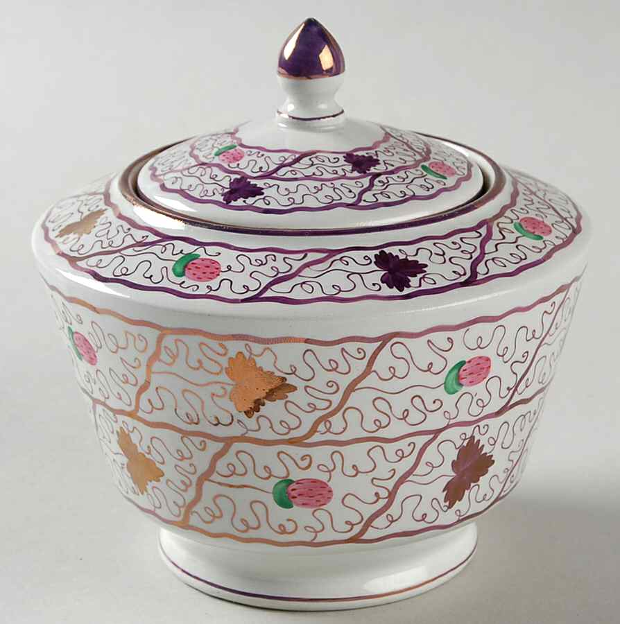 Strawberry Lustre Sugar Bowl & Lid by Wedgwood-1