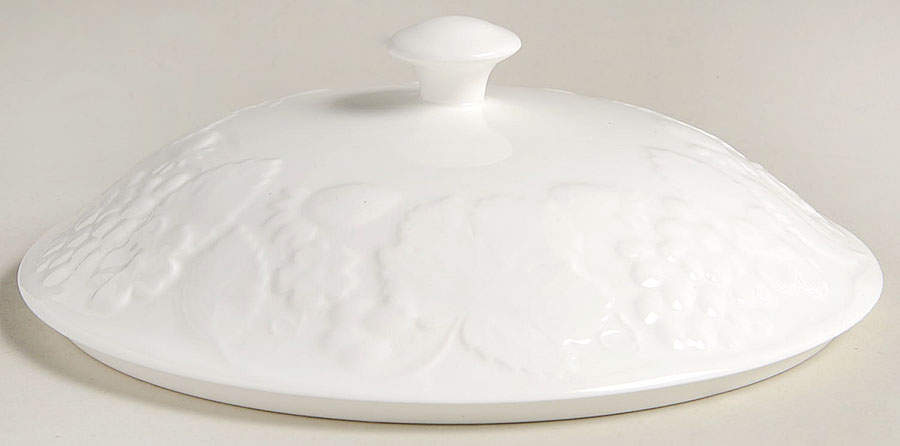 Strawberry & Vine (Bone Or Earthenware) Lid for Round Vegetable by Wedgwood-1