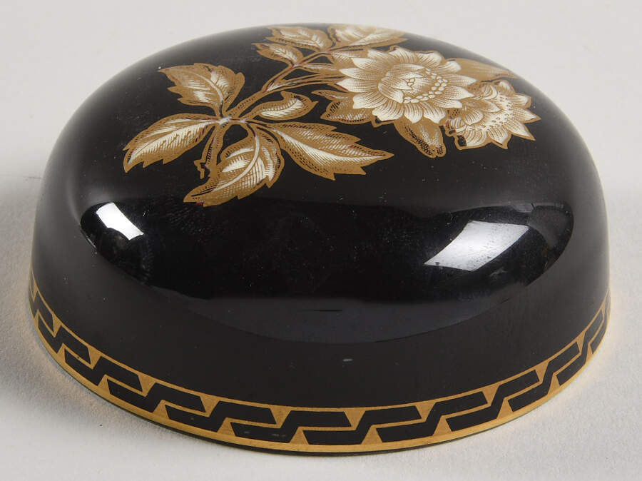 Tonquin Black Lid for Medium Ginger Jar by Wedgwood-1