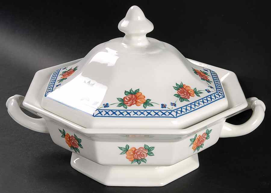 Trellis Rose Octagonal Covered Vegetable by Wedgwood-1