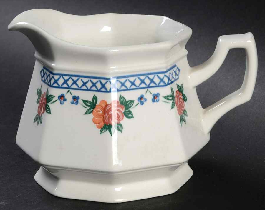 Trellis Rose Creamer by Wedgwood-1