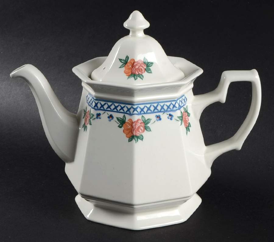 Trellis Rose Teapot & Lid by Wedgwood-1