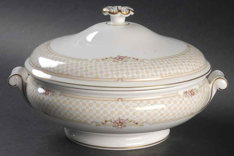 Turnberry Round Covered Vegetable by Wedgwood-1