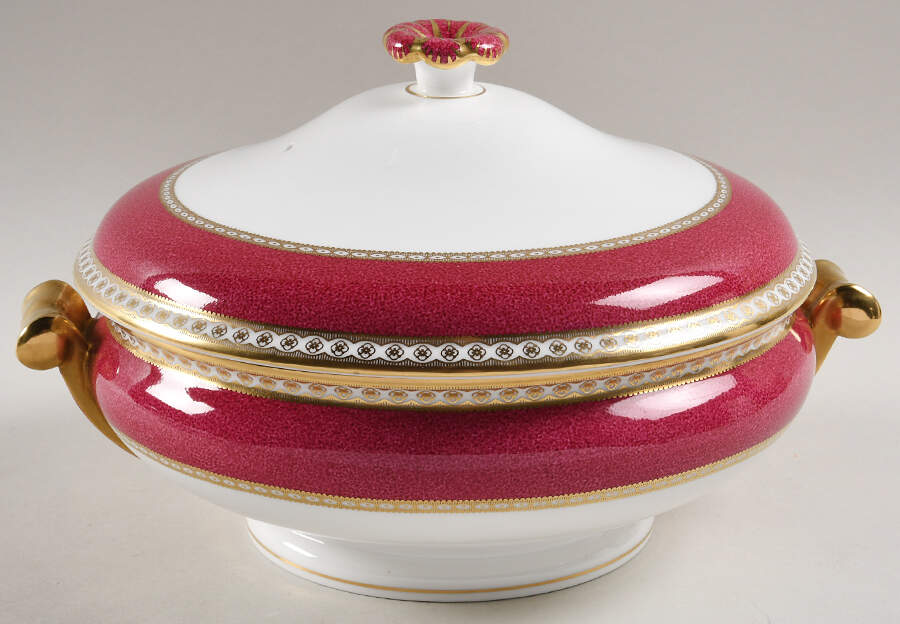 Ulander Powder Ruby Round Covered Vegetable by Wedgwood-1