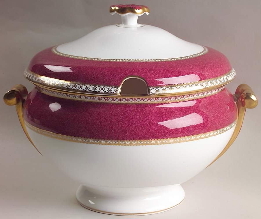 Ulander Powder Ruby Tureen &  Lid by Wedgwood-1