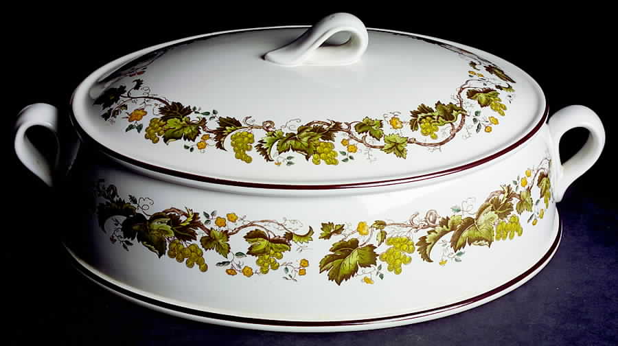 Vine (Croft) 2 Quart Oval Covered Casserole by Wedgwood-1