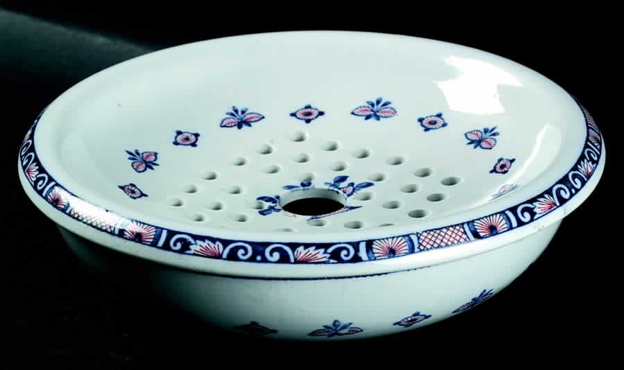 Vieux Rouen 2-Piece Soap Dish (Bowl and Strainer) by Wedgwood-1