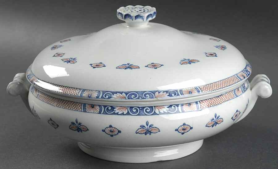 Vieux Rouen Round Covered Vegetable by Wedgwood-1