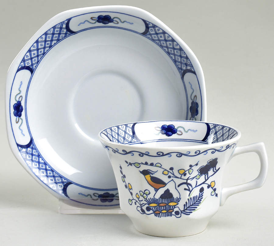 Volendam Flat Cup & Saucer Set by Wedgwood-1